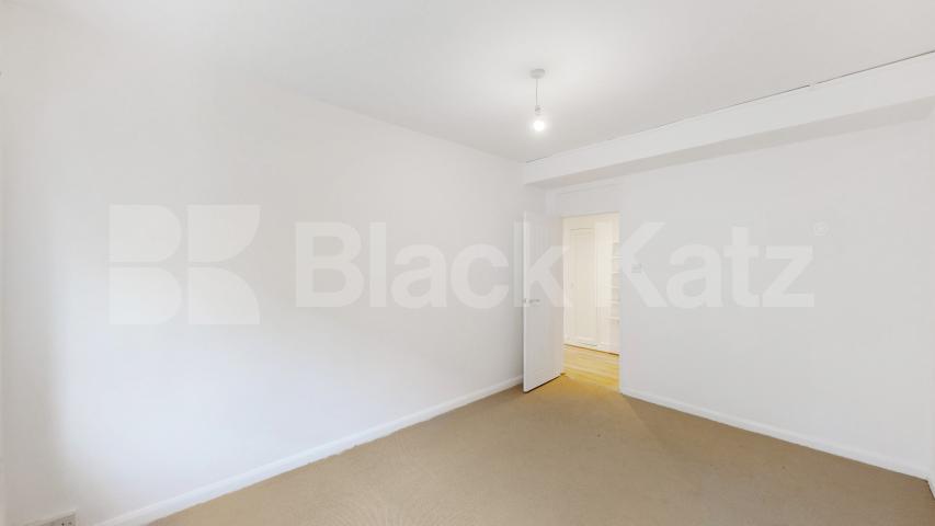 Newly refurbished three double bed flat in the heart of St Johns Wood St Johns Wood Road, St Johns Wood